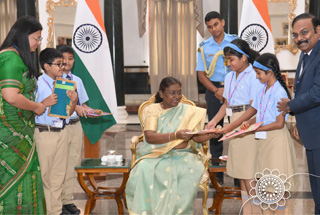 Podar International School Students Meet the Honourable President of India, Smt. Droupadi Murmu to celebrate Raksha Band